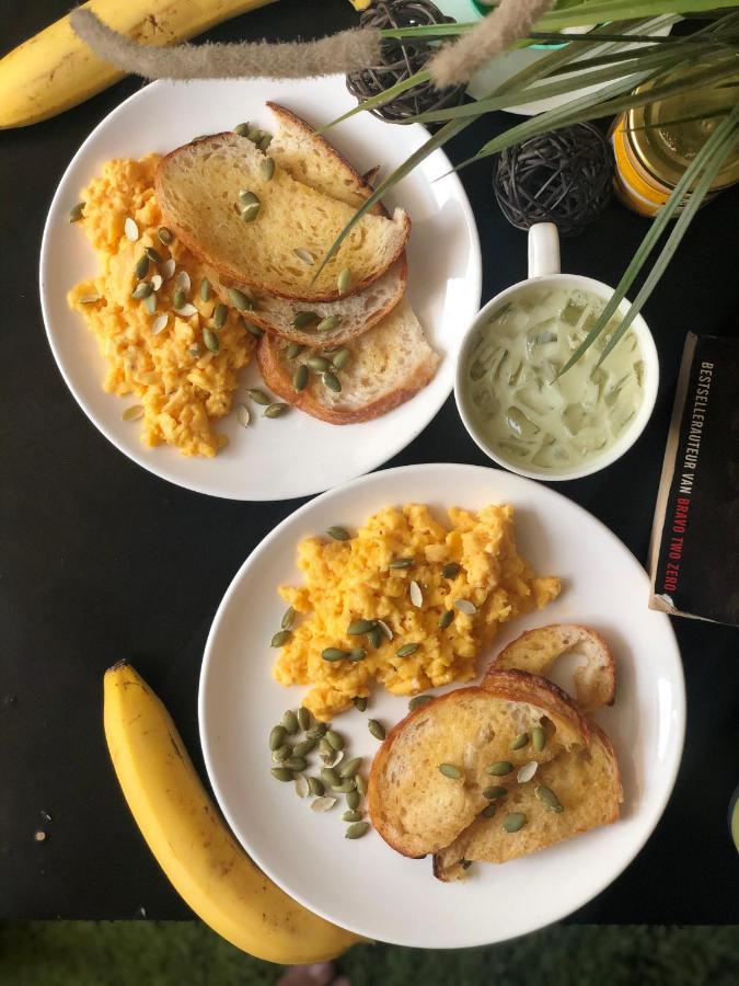 Revolution Asoke Hostel Банкок Екстериор снимка
