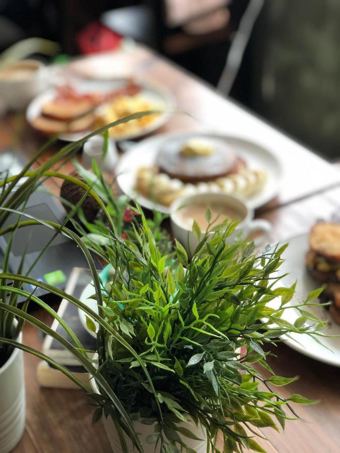 Revolution Asoke Hostel Банкок Екстериор снимка