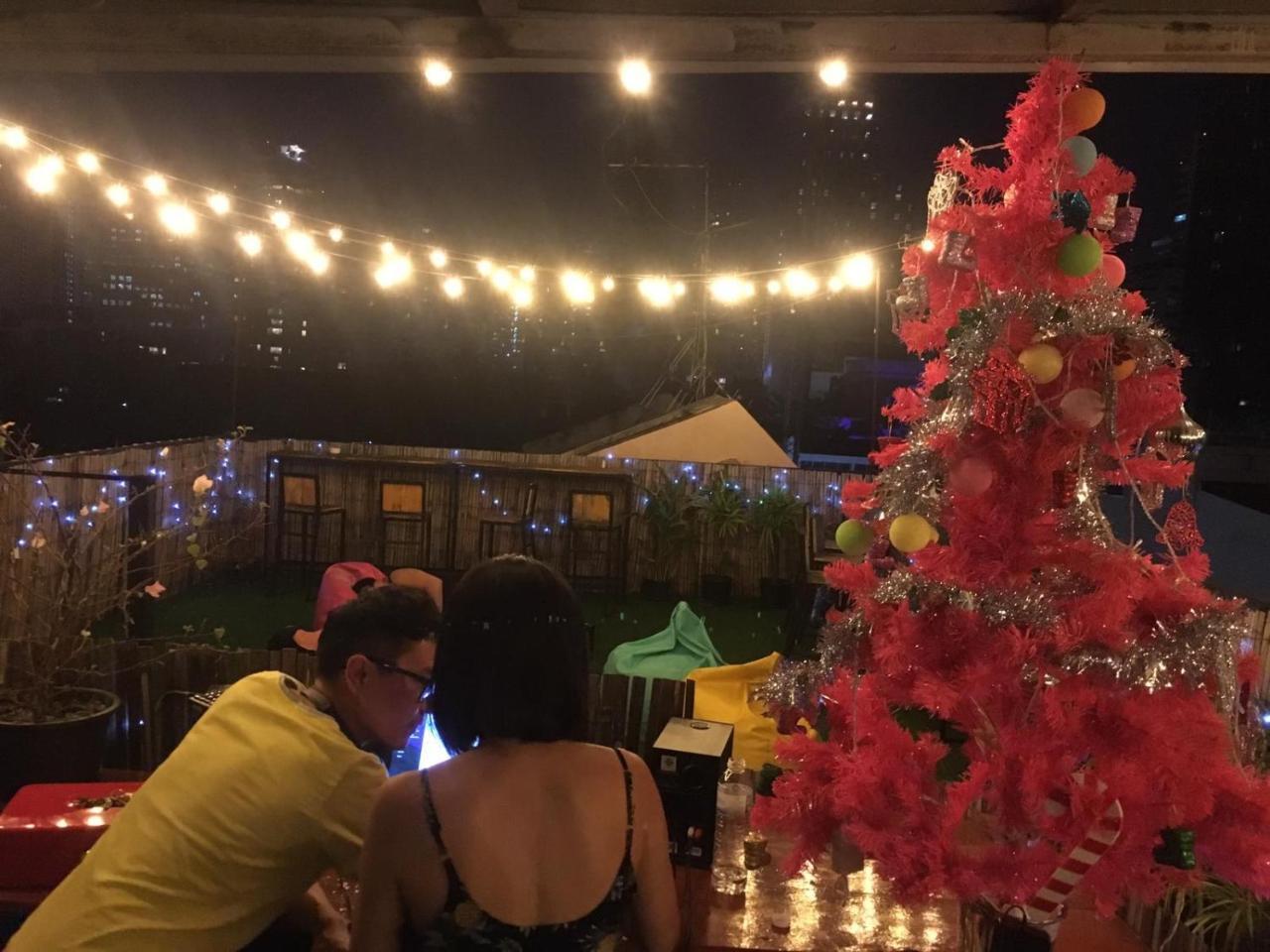 Revolution Asoke Hostel Банкок Екстериор снимка